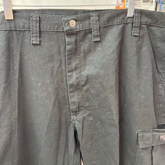 New Wrangler Mens 44x30 Black Cargo Pants Relaxed Fit Tech Pocket Cotton Utility - Picture 11 of 15